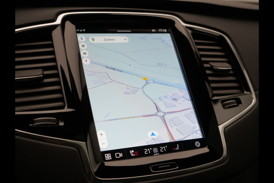 Volvo XC90 T8 Recharge AWD Plus Dark LONG RANGE 7 Persoons Plug In Hybrid 456pk Dealer O.H. PHEV | Trekhaak Af Fabriek | Panodak | Adaptive Cruise | Camera | Harman & Kardon | Lederen Sportstoelen Memory & Verwarmd | Stuur Verwarmd | Google Assistent | Apple Carplay | Keyless | DAB