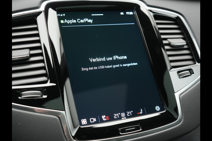 Volvo XC90 T8 Recharge AWD Plus Dark LONG RANGE 7 Persoons Plug In Hybrid 456pk Dealer O.H. PHEV | Trekhaak Af Fabriek | Panodak | Adaptive Cruise | Camera | Harman & Kardon | Lederen Sportstoelen Memory & Verwarmd | Stuur Verwarmd | Google Assistent | Apple Carplay | Keyless | DAB