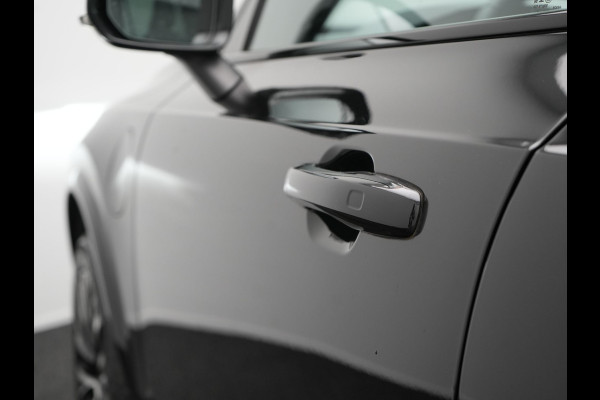 Volvo XC90 T8 Recharge AWD Plus Dark LONG RANGE 7 Persoons Plug In Hybrid 456pk Dealer O.H. PHEV | Trekhaak Af Fabriek | Panodak | Adaptive Cruise | Camera | Harman & Kardon | Lederen Sportstoelen Memory & Verwarmd | Stuur Verwarmd | Google Assistent | Apple Carplay | Keyless | DAB
