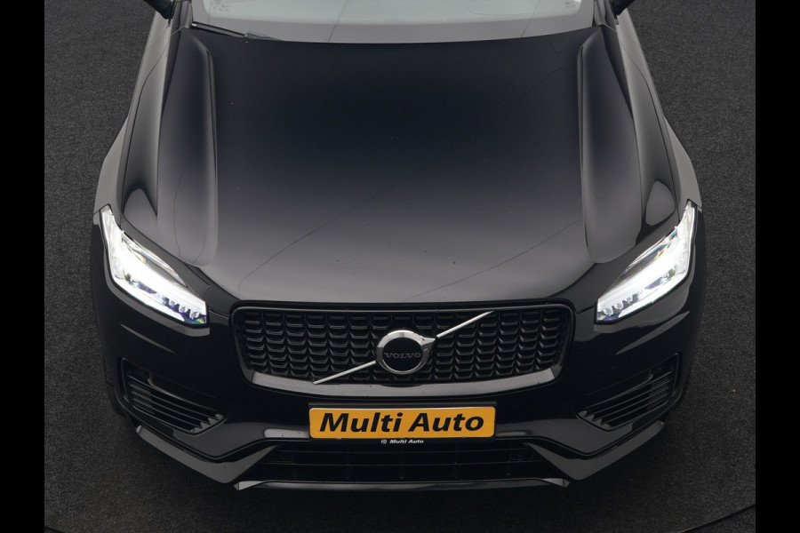 Volvo XC90 T8 Recharge AWD Plus Dark LONG RANGE 7 Persoons Plug In Hybrid 456pk Dealer O.H. PHEV | Trekhaak Af Fabriek | Panodak | Adaptive Cruise | Camera | Harman & Kardon | Lederen Sportstoelen Memory & Verwarmd | Stuur Verwarmd | Google Assistent | Apple Carplay | Keyless | DAB