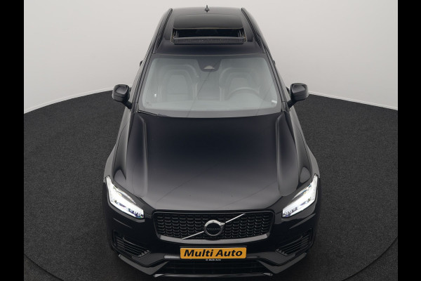 Volvo XC90 T8 Recharge AWD Plus Dark LONG RANGE 7 Persoons Plug In Hybrid 456pk Dealer O.H. PHEV | Trekhaak Af Fabriek | Panodak | Adaptive Cruise | Camera | Harman & Kardon | Lederen Sportstoelen Memory & Verwarmd | Stuur Verwarmd | Google Assistent | Apple Carplay | Keyless | DAB