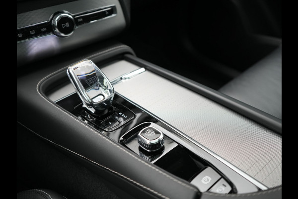 Volvo XC90 T8 Recharge AWD Plus Dark LONG RANGE 7 Persoons Plug In Hybrid 456pk Dealer O.H. PHEV | Trekhaak Af Fabriek | Panodak | Adaptive Cruise | Camera | Harman & Kardon | Lederen Sportstoelen Memory & Verwarmd | Stuur Verwarmd | Google Assistent | Apple Carplay | Keyless | DAB