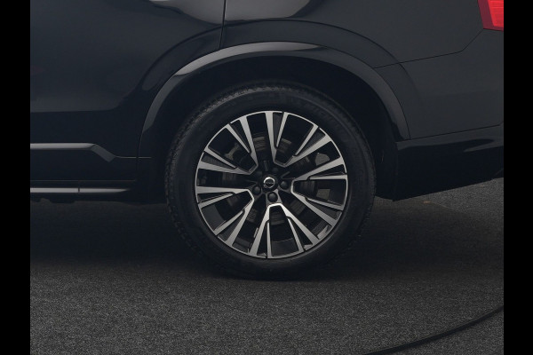 Volvo XC90 T8 Recharge AWD Plus Dark LONG RANGE 7 Persoons Plug In Hybrid 456pk Dealer O.H. PHEV | Trekhaak Af Fabriek | Panodak | Adaptive Cruise | Camera | Harman & Kardon | Lederen Sportstoelen Memory & Verwarmd | Stuur Verwarmd | Google Assistent | Apple Carplay | Keyless | DAB