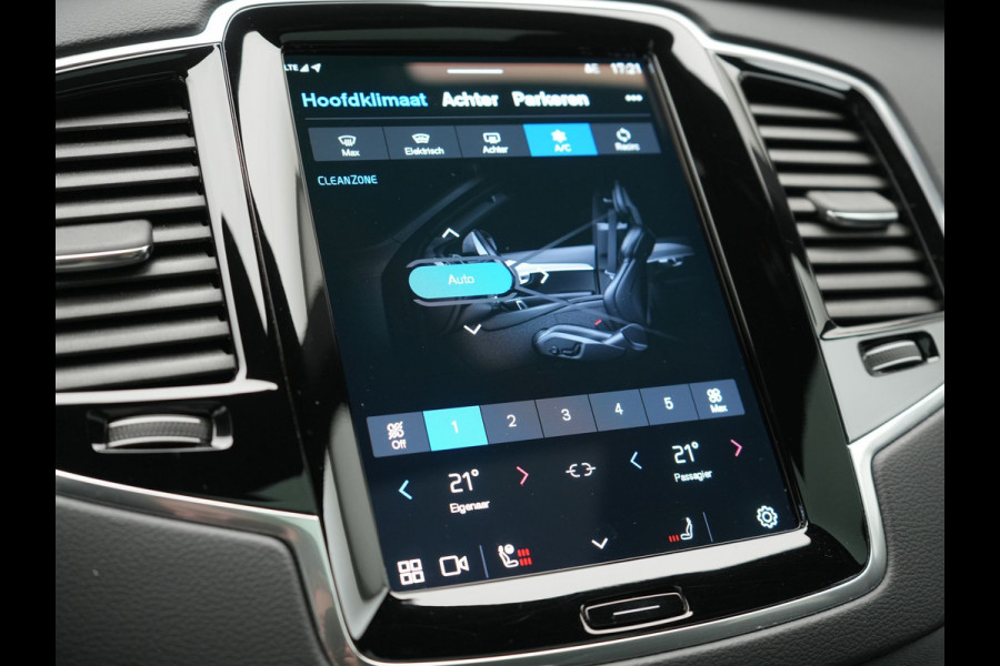 Volvo XC90 T8 Recharge AWD Plus Dark LONG RANGE 7 Persoons Plug In Hybrid 456pk Dealer O.H. PHEV | Trekhaak Af Fabriek | Panodak | Adaptive Cruise | Camera | Harman & Kardon | Lederen Sportstoelen Memory & Verwarmd | Stuur Verwarmd | Google Assistent | Apple Carplay | Keyless | DAB