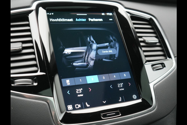 Volvo XC90 T8 Recharge AWD Plus Dark LONG RANGE 7 Persoons Plug In Hybrid 456pk Dealer O.H. PHEV | Trekhaak Af Fabriek | Panodak | Adaptive Cruise | Camera | Harman & Kardon | Lederen Sportstoelen Memory & Verwarmd | Stuur Verwarmd | Google Assistent | Apple Carplay | Keyless | DAB