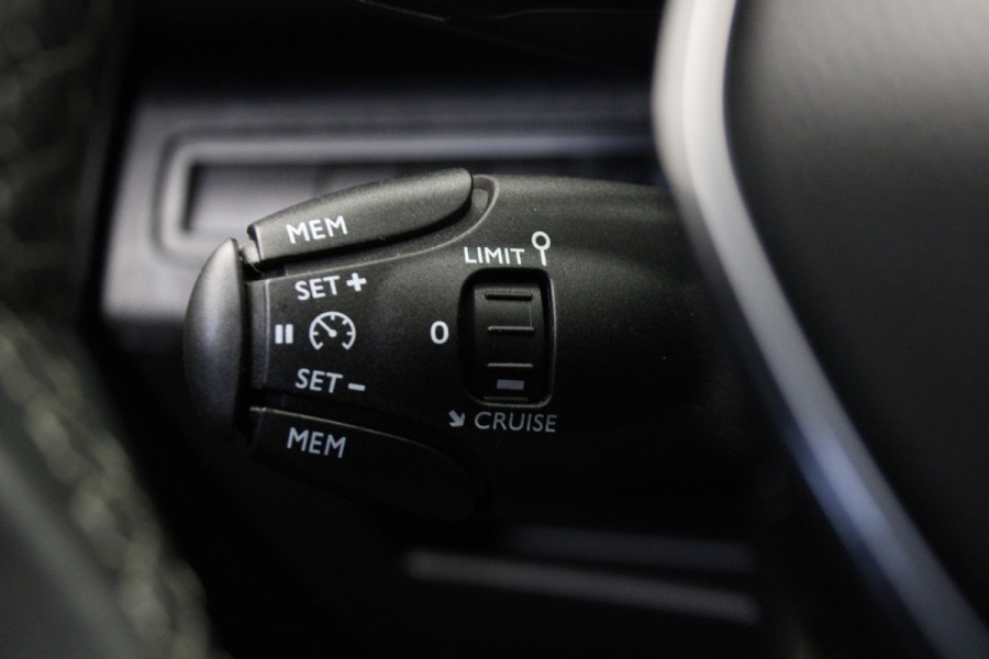 Peugeot 3008 1.2 PureTech Allure |Pano|