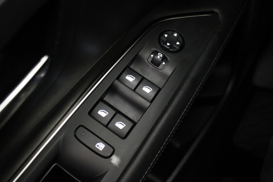 Peugeot 3008 1.2 PureTech Allure |Pano|
