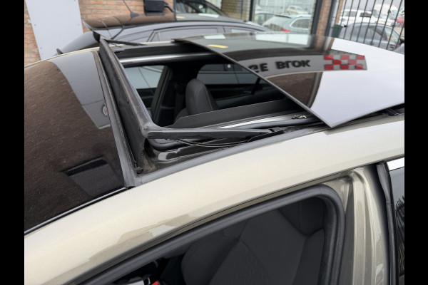 Toyota Corolla 1.8 Hybrid Style | Schuif/- kantel dak | Afnm. Trekhaak | Oxide Brons | Rijklaar!!