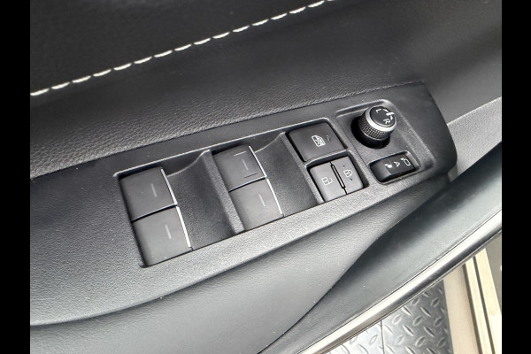 Toyota Corolla 1.8 Hybrid Style | Schuif/- kantel dak | Afnm. Trekhaak | Oxide Brons | Rijklaar!!