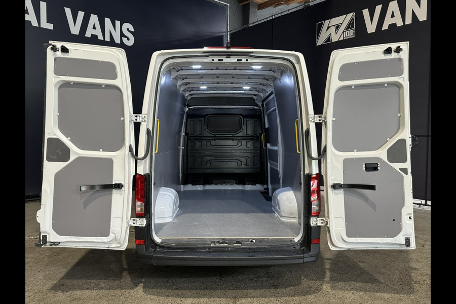 Volkswagen Crafter 2.0 TDI 140pk L3H3 L2H2 Euro6 Airco | Camera | Apple carplay | Android auto bijrijdersbank, 3000kg trekvermogen