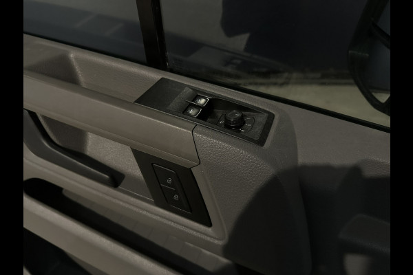 Volkswagen Crafter 2.0 TDI 140pk L3H3 L2H2 Euro6 Airco | Camera | Apple carplay | Android auto bijrijdersbank, 3000kg trekvermogen