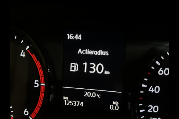 Volkswagen Crafter 2.0 TDI 140pk L3H3 L2H2 Euro6 Airco | Camera | Apple carplay | Android auto bijrijdersbank, 3000kg trekvermogen