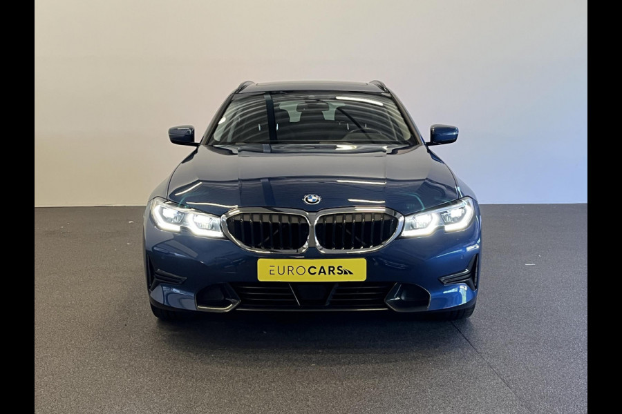 BMW 3 Serie Touring 320e Sportline Aut-8 Panoramadak Head Up Display Laser Licht Adaptive Cruise Trekhaak Leder Navi Parkeer Sensoren