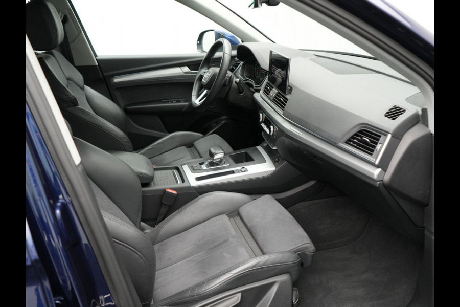 Audi Q5 55 TFSI e Quattro S Line Plug in Hybrid 367pk PHEV | Trekhaak af Fabriek | Alcantara Sportstoelen Verwarmd | Adaptive Cruise | Apple Carplay | Virtual | Navigatie | Camera | DAB |
