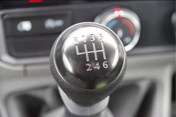 Volkswagen Crafter 2.0 TDI L3H3(L2H2) 140PK, 3P, LED, 3T TREKHAAK, CAMERA, NAVI, CRUISE, AIRCO, PARKEERSENSOREN