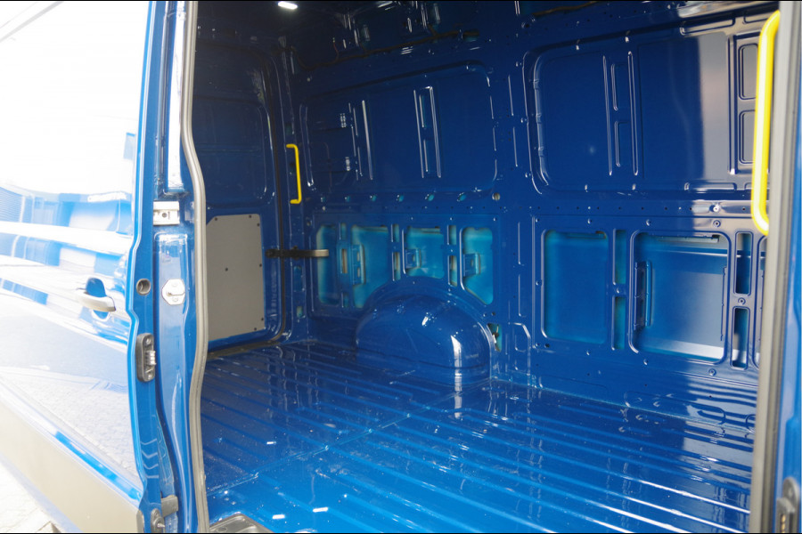 Volkswagen Crafter 2.0 TDI L3H3(L2H2) 140PK, 3P, LED, 3T TREKHAAK, CAMERA, NAVI, CRUISE, AIRCO, PARKEERSENSOREN