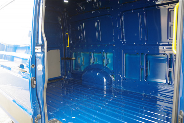 Volkswagen Crafter 2.0 TDI L3H3(L2H2) 140PK, 3P, LED, 3T TREKHAAK, CAMERA, NAVI, CRUISE, AIRCO, PARKEERSENSOREN