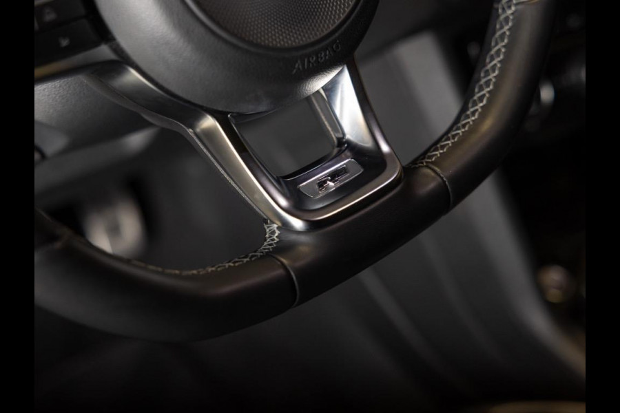 Volkswagen Tiguan 2.0 TSI 4Motion 2x R-line / 220pk / Leder / Pano / Led / Head-up / Virtual Cockpit / 360 camera