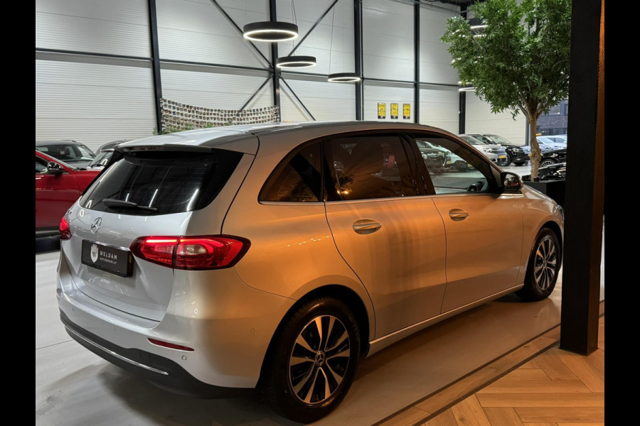 Mercedes-Benz B-Klasse 180 Business Solution NAP Garantie Carplay Camera Elek. Achterklep Led Cruise Clima Navi Rijklaar