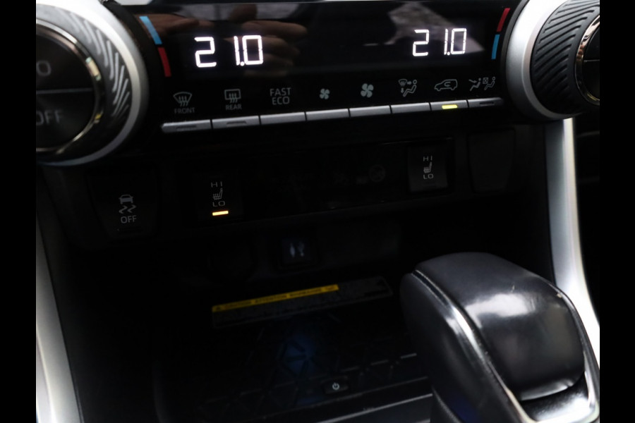 Toyota RAV4 2.5 Hybrid Bi-Tone | Panoramadak | JBL Audio | Treeplanken