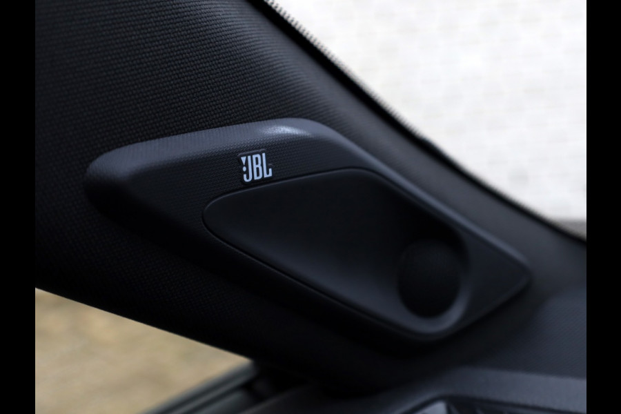 Toyota RAV4 2.5 Hybrid Bi-Tone | Panoramadak | JBL Audio | Treeplanken