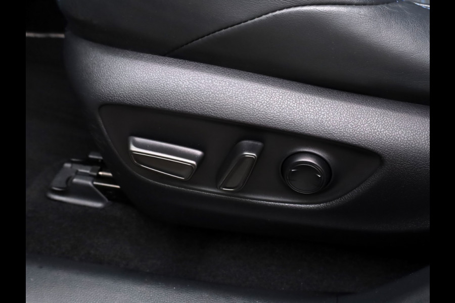 Toyota RAV4 2.5 Hybrid Bi-Tone | Panoramadak | JBL Audio | Treeplanken