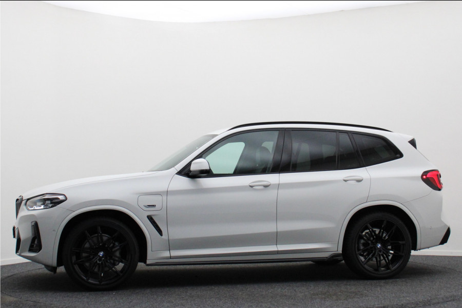 BMW X3 xDrive30e High Executive M-pakket Leer, Stoelverwarming, Camera, Cruise, Apple Carplay, LED, DAB, 21''