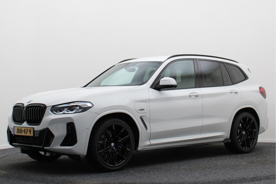 BMW X3 xDrive30e High Executive M-pakket Leer, Stoelverwarming, Camera, Cruise, Apple Carplay, LED, DAB, 21''