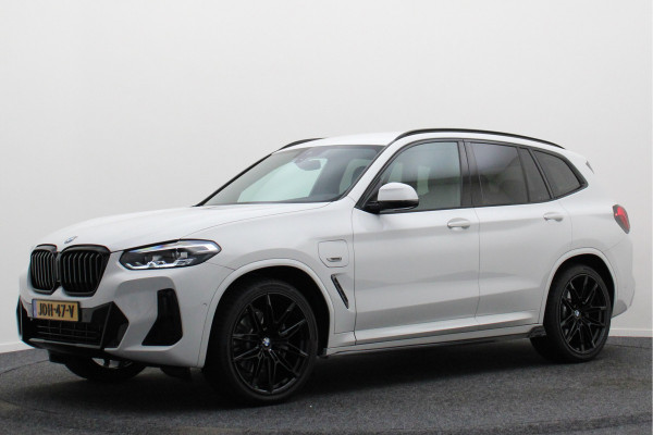 BMW X3 xDrive30e High Executive M-pakket Leer, Stoelverwarming, Camera, Cruise, Apple Carplay, LED, DAB, 21''