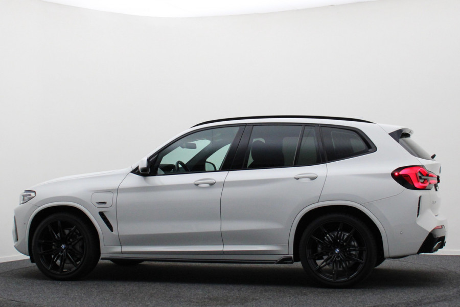 BMW X3 xDrive30e High Executive M-pakket Leer, Stoelverwarming, Camera, Cruise, Apple Carplay, LED, DAB, 21''