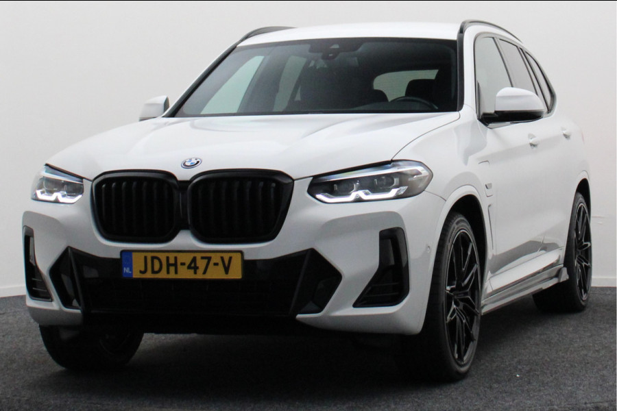 BMW X3 xDrive30e High Executive M-pakket Leer, Stoelverwarming, Camera, Cruise, Apple Carplay, LED, DAB, 21''