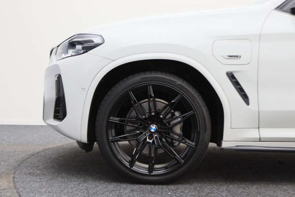 BMW X3 xDrive30e High Executive M-pakket Leer, Stoelverwarming, Camera, Cruise, Apple Carplay, LED, DAB, 21''