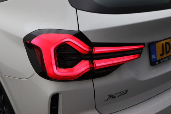 BMW X3 xDrive30e High Executive M-pakket Leer, Stoelverwarming, Camera, Cruise, Apple Carplay, LED, DAB, 21''