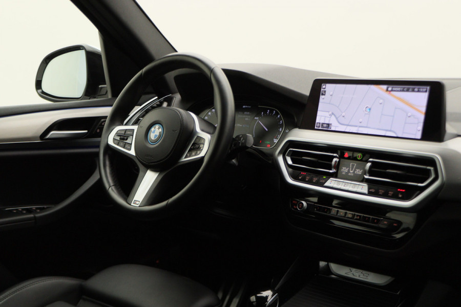 BMW X3 xDrive30e High Executive M-pakket Leer, Stoelverwarming, Camera, Cruise, Apple Carplay, LED, DAB, 21''