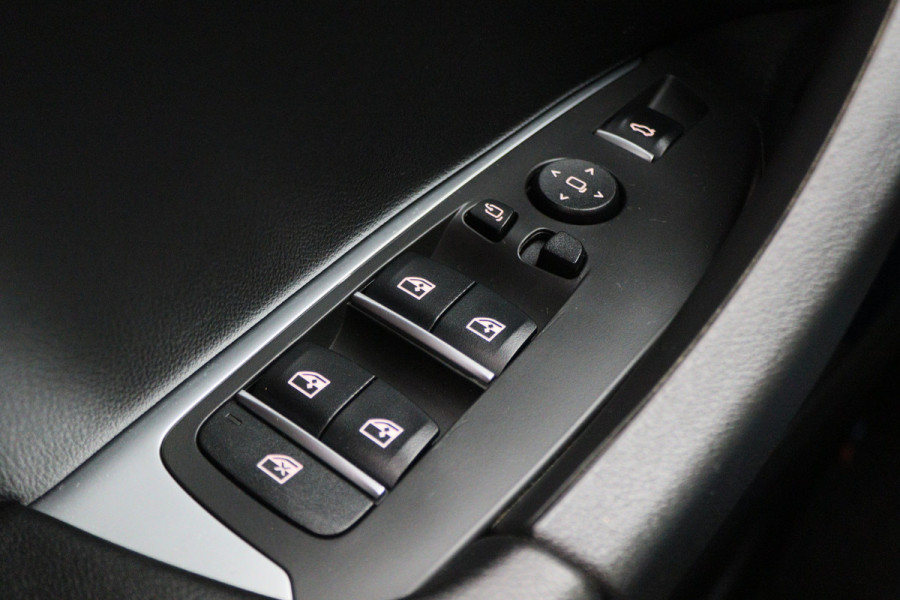 BMW X3 xDrive30e High Executive M-pakket Leer, Stoelverwarming, Camera, Cruise, Apple Carplay, LED, DAB, 21''