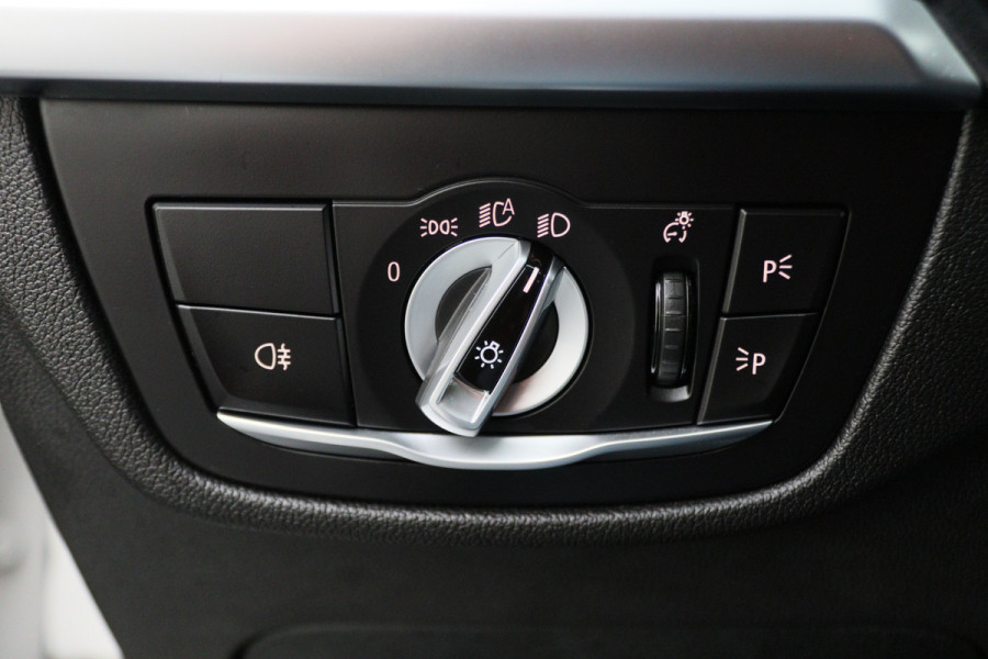 BMW X3 xDrive30e High Executive M-pakket Leer, Stoelverwarming, Camera, Cruise, Apple Carplay, LED, DAB, 21''