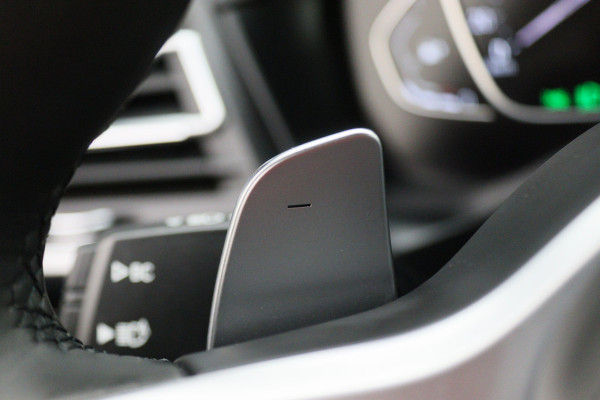 BMW X3 xDrive30e High Executive M-pakket Leer, Stoelverwarming, Camera, Cruise, Apple Carplay, LED, DAB, 21''