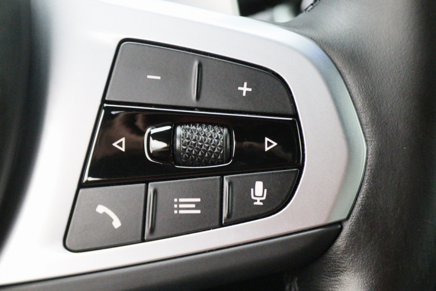 BMW X3 xDrive30e High Executive M-pakket Leer, Stoelverwarming, Camera, Cruise, Apple Carplay, LED, DAB, 21''