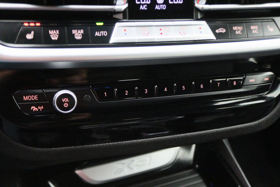 BMW X3 xDrive30e High Executive M-pakket Leer, Stoelverwarming, Camera, Cruise, Apple Carplay, LED, DAB, 21''