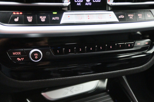 BMW X3 xDrive30e High Executive M-pakket Leer, Stoelverwarming, Camera, Cruise, Apple Carplay, LED, DAB, 21''