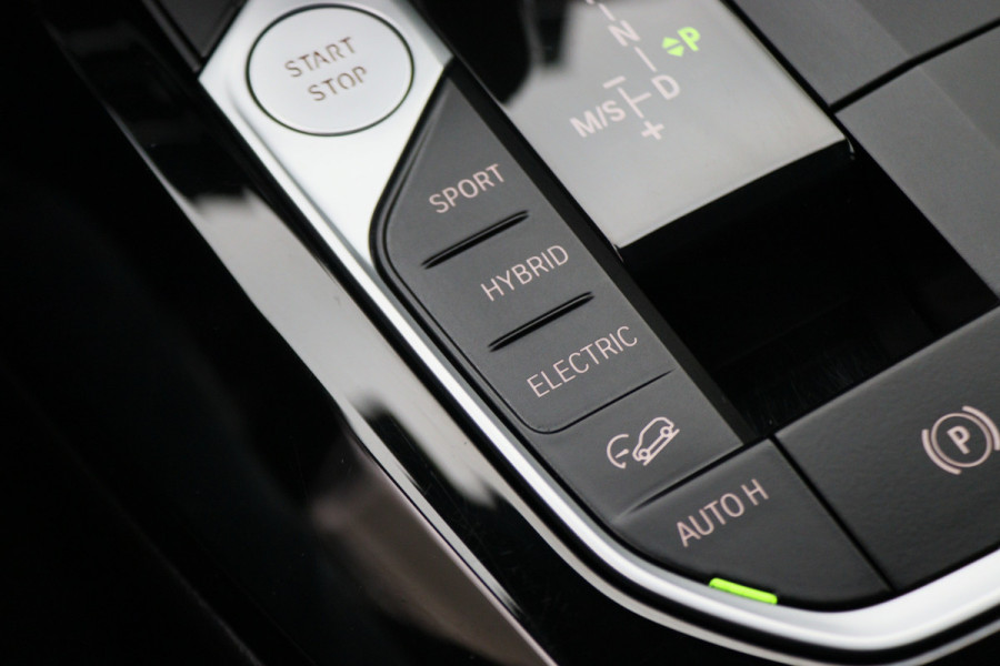 BMW X3 xDrive30e High Executive M-pakket Leer, Stoelverwarming, Camera, Cruise, Apple Carplay, LED, DAB, 21''