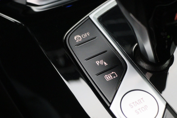 BMW X3 xDrive30e High Executive M-pakket Leer, Stoelverwarming, Camera, Cruise, Apple Carplay, LED, DAB, 21''