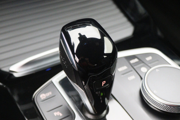 BMW X3 xDrive30e High Executive M-pakket Leer, Stoelverwarming, Camera, Cruise, Apple Carplay, LED, DAB, 21''