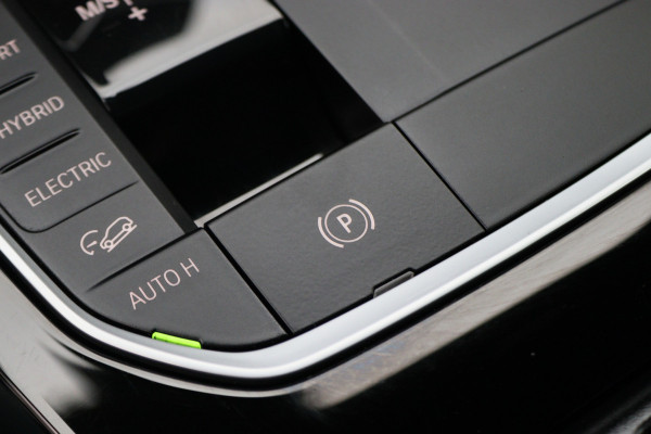 BMW X3 xDrive30e High Executive M-pakket Leer, Stoelverwarming, Camera, Cruise, Apple Carplay, LED, DAB, 21''