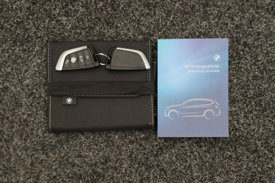 BMW X3 xDrive30e High Executive M-pakket Leer, Stoelverwarming, Camera, Cruise, Apple Carplay, LED, DAB, 21''