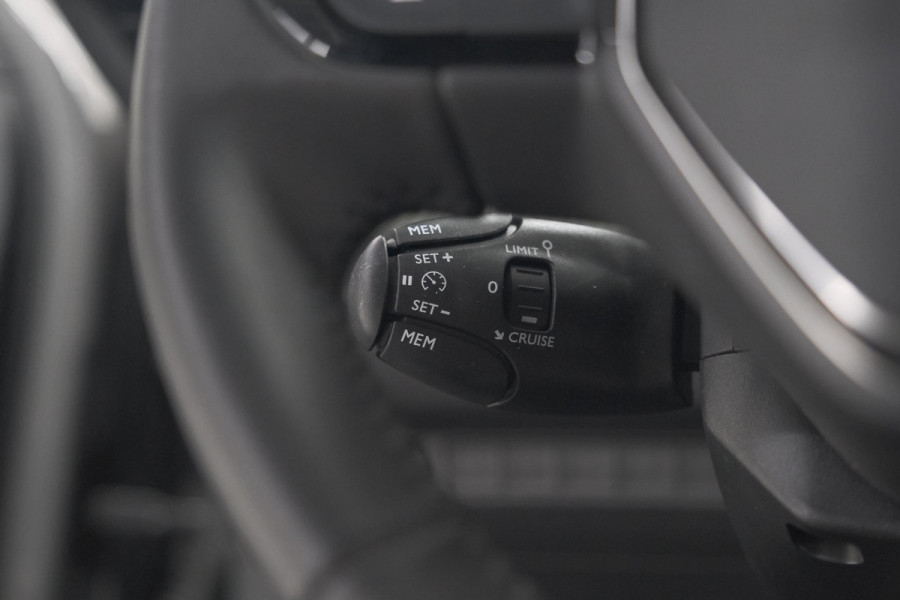 Peugeot 2008 PureTech 100 Allure | Camera | Navigatie | Parkeersensoren | Apple Carplay