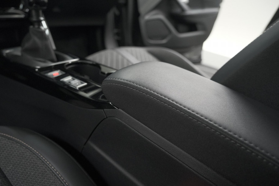 Peugeot 2008 PureTech 100 Allure | Camera | Navigatie | Parkeersensoren | Apple Carplay