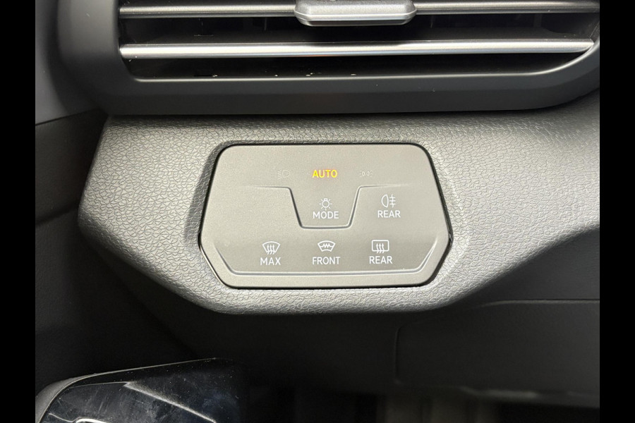 Volkswagen ID.4 Max 77 kWh | 92% SoH | Wegklapbare Trekhaak | Stoel-, Stuur- & Voorruitverwarming | Adaptive cruise control | Camera