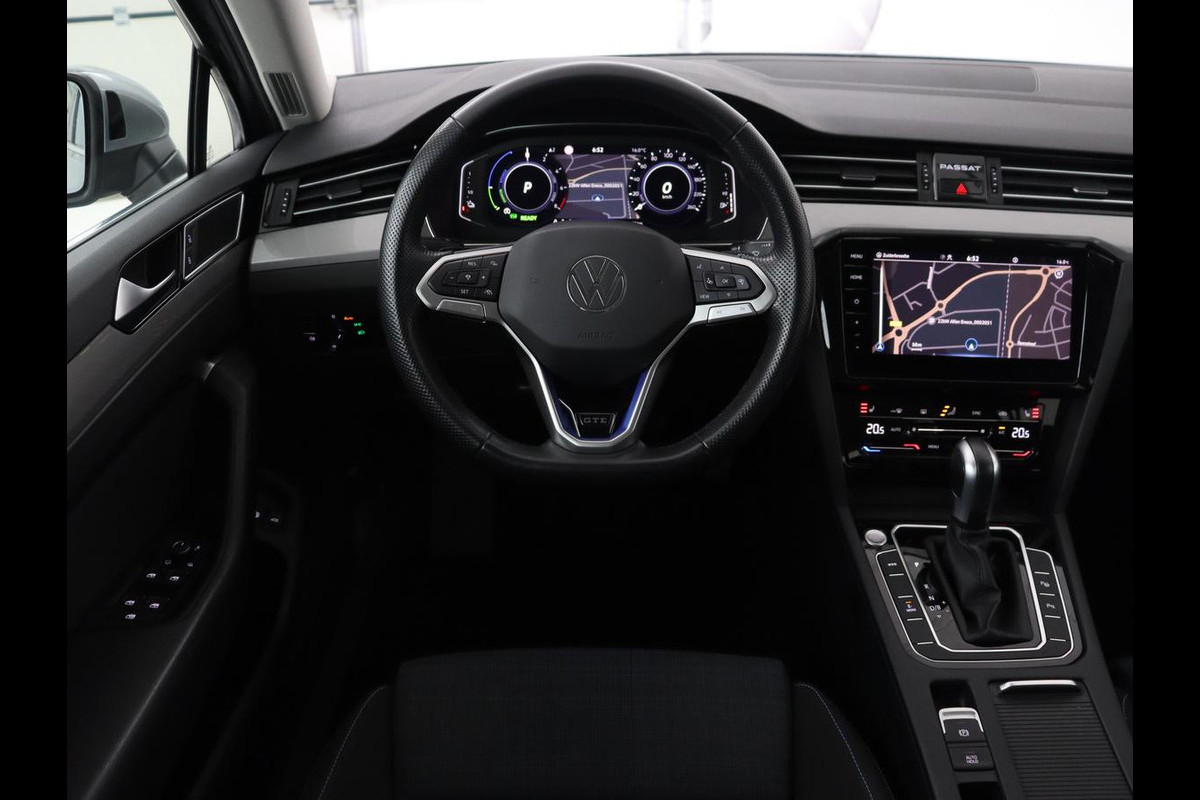 Volkswagen Passat 1.4 TSI PHEV GTE | Stoelverwarming | Virtual Cockpit | Massage | Memory | Carplay | Camera | Matrix LED | Navigatie | Parkeerhulp | Adaptive cruise | Plug In