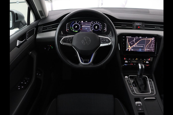 Volkswagen Passat 1.4 TSI PHEV GTE | Stoelverwarming | Virtual Cockpit | Massage | Memory | Carplay | Camera | Matrix LED | Navigatie | Parkeerhulp | Adaptive cruise | Plug In
